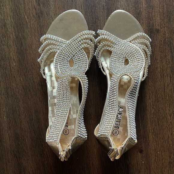 Brand new! Gold short heel sandals with rhinestones - Picture 4 of 6
